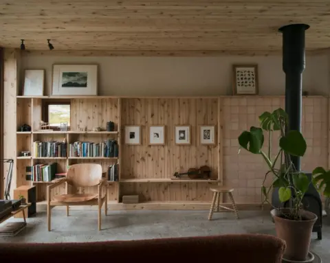 Elliot Shepperd Caoghan na Creige - an internal view