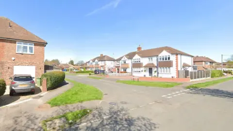 The entrance to Petters Road, Ashtead