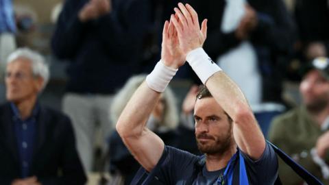 Andy Murray waves goodbye to the French Open crowd after losing to Stan Wawrinka