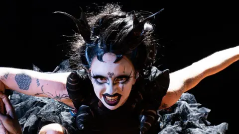 Sarah Louise Bennett / EBU Bambie Thug