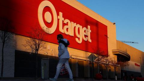 Target slashes 500 jobs as ret