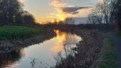 Alan Findlay A sunset over a canal