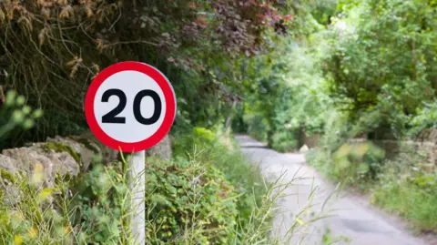 A 20mph speed sign on an Oxfordshire country lane.