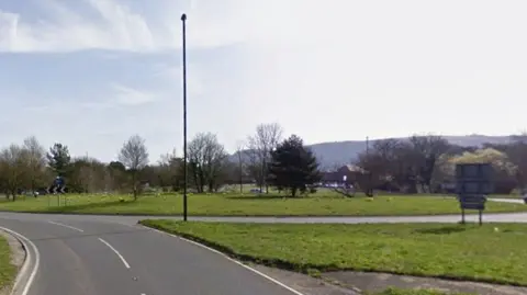 A view of the Washington roundabout on a sunny day.