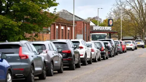 JASPERIMAGE Queue at Burger King in Elgin