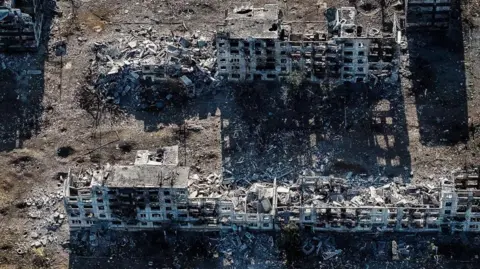 24 force brigade via Eka shot outer suggests ruined in the city of Donetsk Yar.
