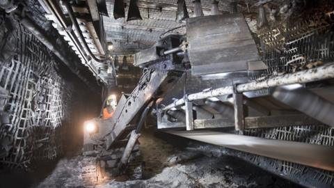 Closure of Kellingley pit brings deep coal mining to an end - BBC News