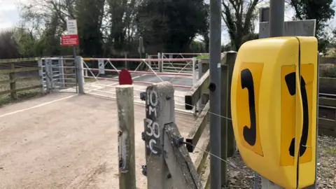 Tunstead Road level crossing, Coltishall