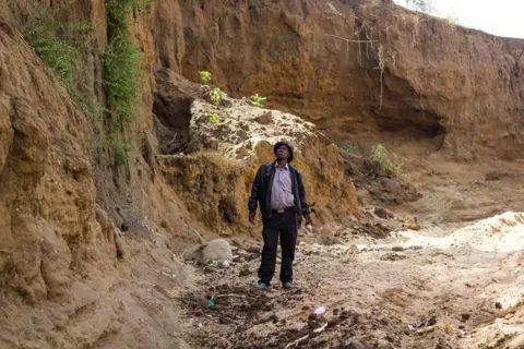 BBC Anthony Mua Kimeu stares at the steep cliffs of the Kilome Ikolya "dead" River