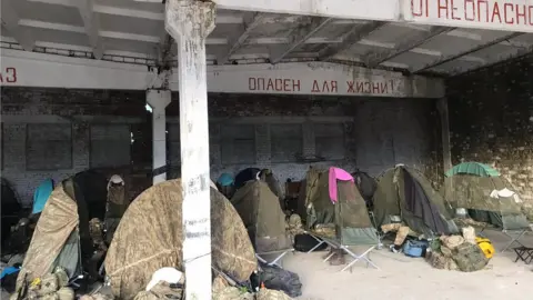 The writing on the back beam of an accommodation area translates to "dangerous to life"