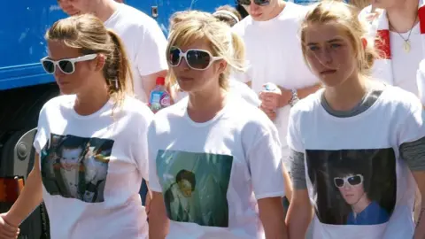 PA Ben Kinsella"s sisters Jade, Brooke and Georgia joins teenagers on Upper Street, Islington to protest at escalating knife crime, following the murder of 16-year-old Ben