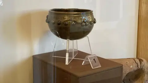 Bowl on stand on table