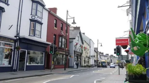 Nigel Mykura/Geograph Lampeter High St