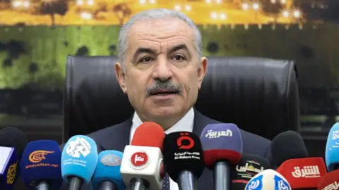 EPA Palestinian Prime Minister Mohammed Shtayyeh announces the resignation of his government at a cabinet meeting in Ramallah, in the occupied West Bank (26 February 2024)