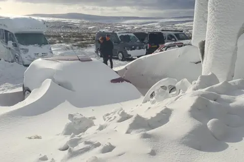 Sharuna Sagar / BBC Storm Arwen: Snow on Tan Hill Inn in the Yorkshire Dales