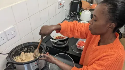 Paulina Amankwahc cooking