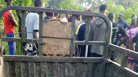 Adakole Inalegwu Daniel Villagers in Umogidi have been collecting the bodies