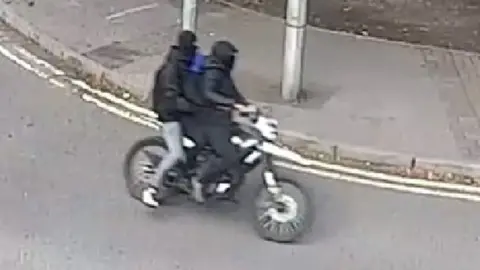 E Bike Delivery Rider Beaten Unconscious In Knifepoint Bike Theft