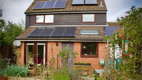 Martin Giles/BBC Dave Green's house with solar panels on roof