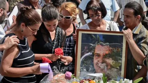 Getty Images Ofelia Acevedo (L) widow of opposition leader Oswaldo Paya and their daughter Rosa Maria Paya (2nd-L) attend his funeral, on July 24, 2012 in Havana.