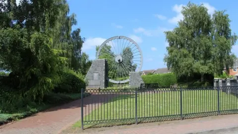 Geograph/Richard Hoare Gresford disaster memoria