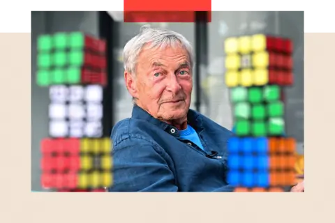 Getty Images Ernő Rubik digambarkan dengan beberapa kubus