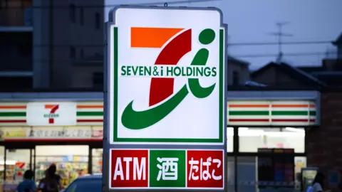 Tienda de comestibles 7-Eleven, operada por Seven & i Holdings, en Kawasaki, Japón.