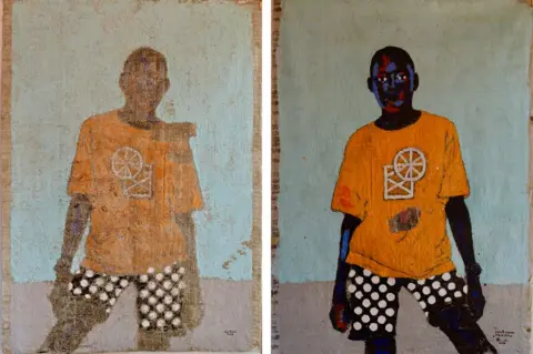 Stary Mwaba Medium: acrílico en periódicos perforados. Las pinturas reflejadas de un joven con una camiseta naranja, con un diseño de eje de mina y pantalones cortos de lunares en blanco y negro. El fondo es azul pálido y gris.