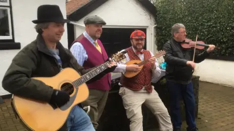 Daphne Caine Hunt the Wren musicians