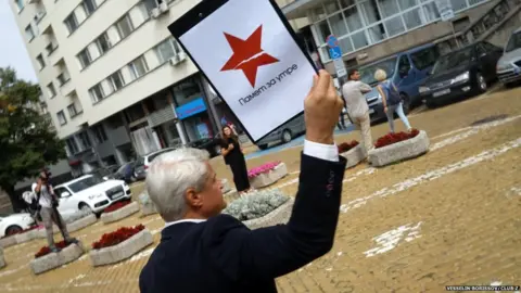 Vesselin Borissov/Club Z A man holding a broken star sign of the Memory for Tomorrow initiative