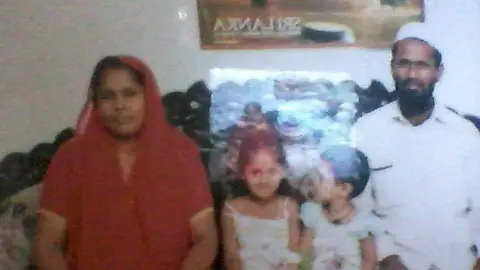 Mohamed Shafeek Fathima Rinoza and husband Mohamed Shafeek with their two daughters