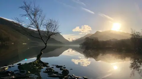 Jason Rawles Winter sun over Snowdonia landscape