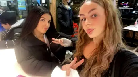 Family photo Shanae and Carys