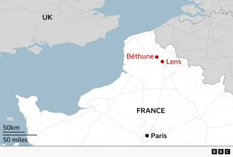 Map of northern France showing the Pas‑de‑Calais region. The towns of Béthune and Lens are highlighted in red near the Channel coast, with Paris marked to the south and the UK visible across the English Channel