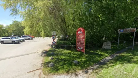 Google Golden Acre Park car park