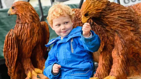 Ian Georgeson Child with carvings