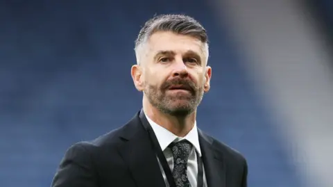 St Mirren manager Stephen Robinson