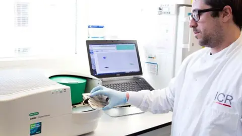 Lead researcher Dr Isaac Garcia-Murillas working in a laboratory