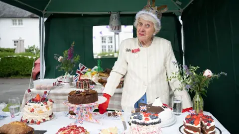 Getty Images woman dressed as queen