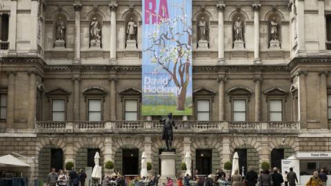 Royal Academy apologises to artist Jess de Wahls in ...