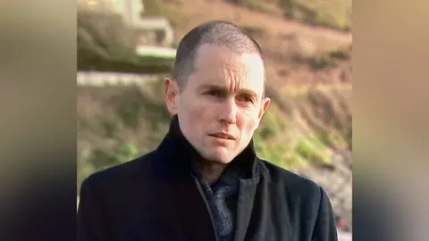 Simon Williams Simon Williams