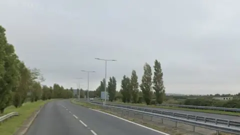 Google Rosscommon Way, a dual carriageway on Canvey Island, Essex