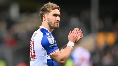 Sam Smith applauds Reading supporters