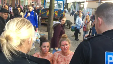 Shkiesha Asantewa Police officers spoke to the pair smothered in jam