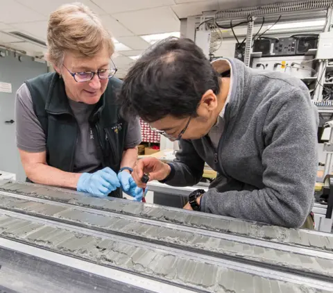 Tim Fulton/IODP/JRSO Sediment cores on Expedition 379