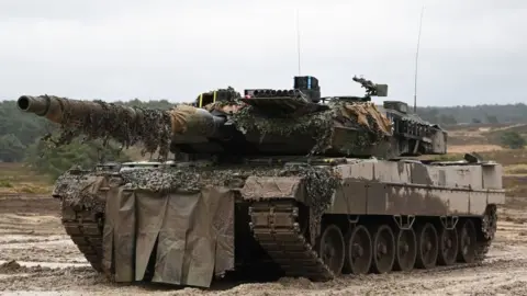 What's stopping German-made Leopard 2 tanks to Ukraine?, Explainer News
