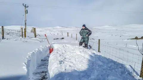 KevB/BBC Weather Watchers Snow drift in Shetland