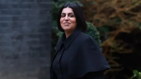 EPA/Shutterstock Home Secretary Shabana Mahmood arrives for the weekly government cabinet meeting at Downing Street on 27 January. She wears black.