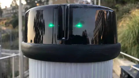 Richard Daniel/BBC A weapons detector in Southend-on-Sea