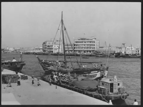 Corbis via Getty Images Dubai Customs Department. (Photo by © Hulton-Deutsch Collection/CORBIS/Corbis via Getty Images) 1900